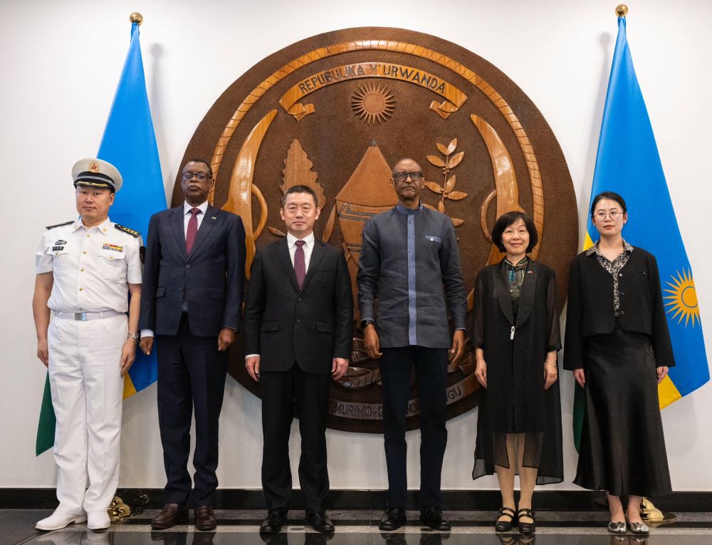 H. E. Wang Xuekun and his team held a farewell meeting with President Kagame as he completed his tour of duty.