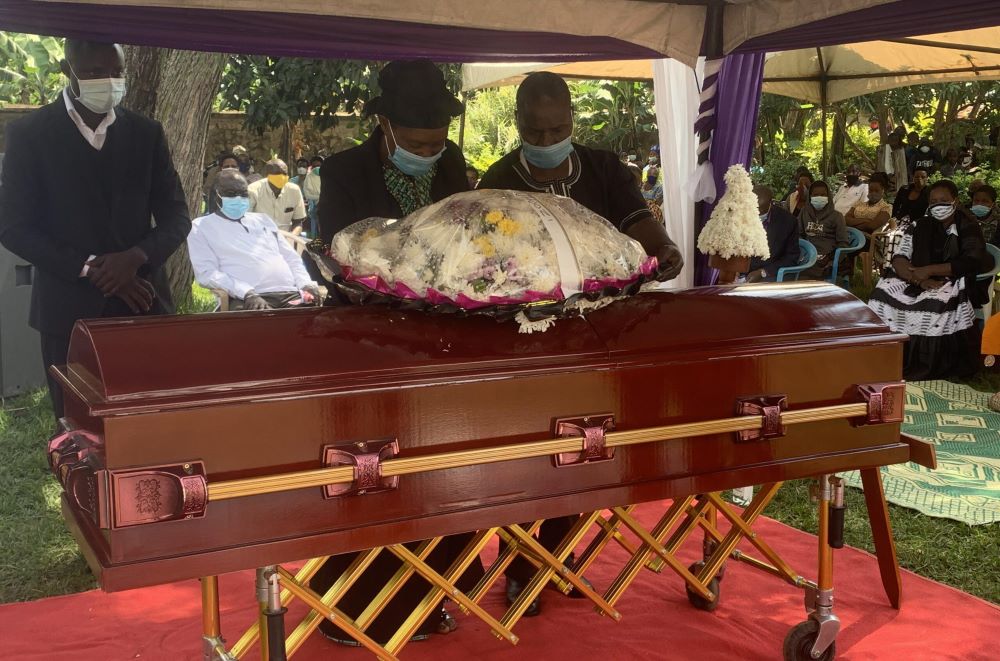 The Church of Uganda has announced that it will no longer lay wreaths on caskets during funerals.