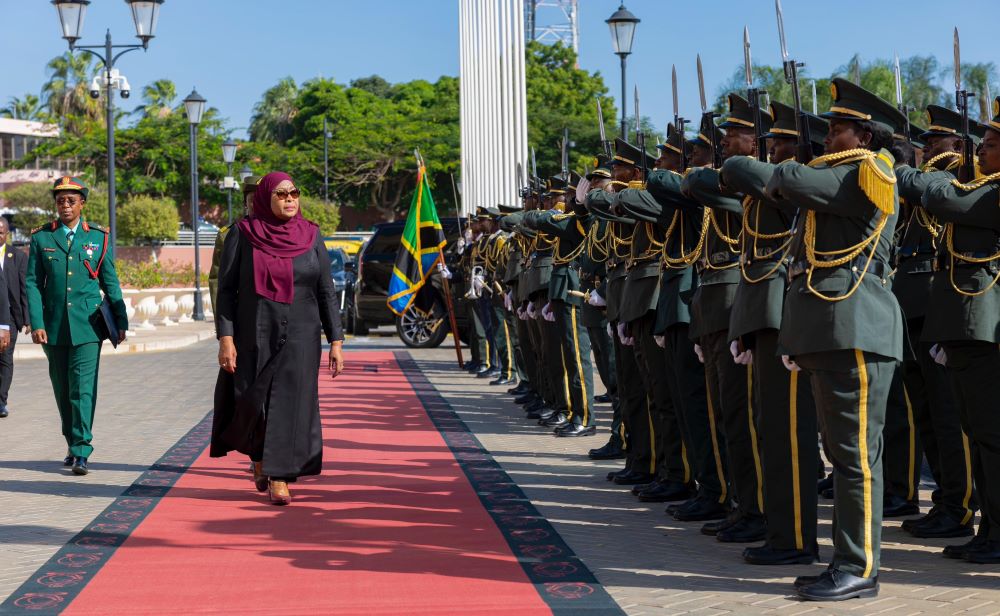 Dr. Suluhu inspects the guard of honor during her visit to Angola.