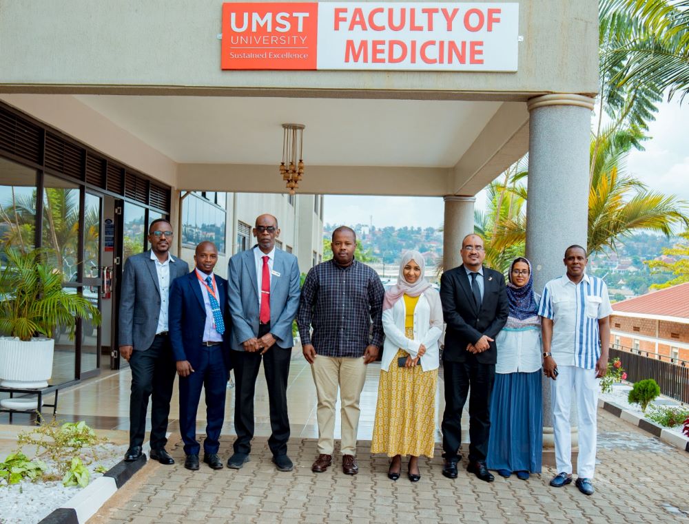 The Mayor of Kigali City, Samuel Dusengiyumva (C) recently made an important visit to the University of Medical Science and Technology (UMST) Kigali Campus.