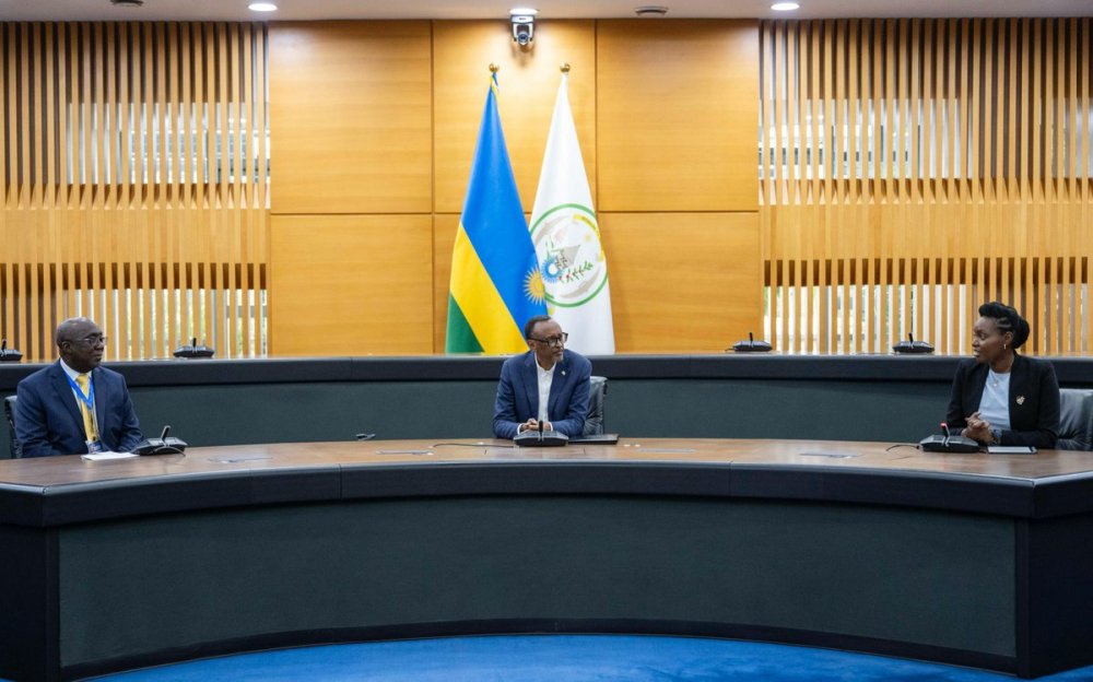 President Kagame in the company of Minister of State in the Ministry of Education, Irere Claudette (R), during the meeting with the Chairperson of the AMRS Board of Directors, Prof. Wole Soboyejo (L).