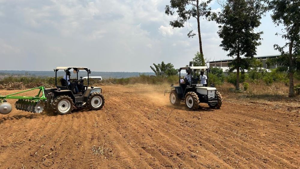 The e-hub will serve as a center for the operation and maintenance of mechanized farming equipment, linking farmers to essential tools and support.