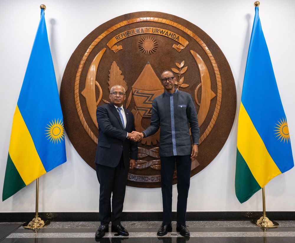 President Paul Kagame bid farewell to the outgoing Angolan Ambassador, Dr. Eduardo Octávio.