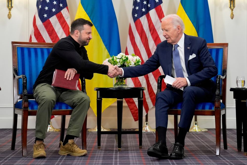 There are widespread reports that US President Joe Biden has given the green light to Ukraine's Zelensky to use long-range missiles supplied by the US to strike Russia.