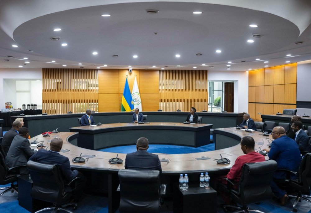 President Paul Kagame held discussions with representatives from the African Materials Research Society (AMRS) and the African Renaissance Institute for Science and Technology (ARIST).