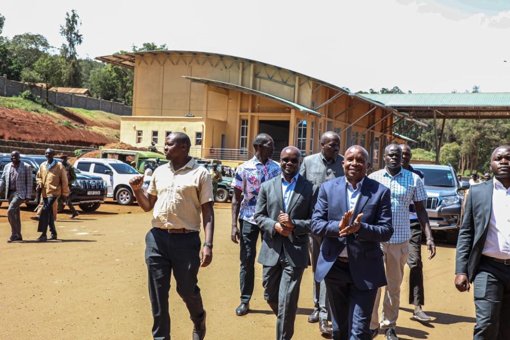 In a visit to the OSBP, the DP reviewed the project’s progress and discussed the next steps to ensure that the project is completed on schedule.