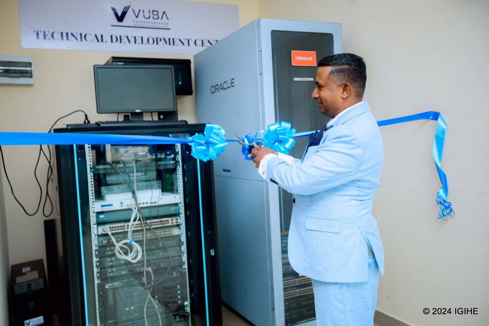 The Managing Director of Vuba Technologies Limited, Srimal Rajapaksha, unveiled some of the equipment at the new center.
