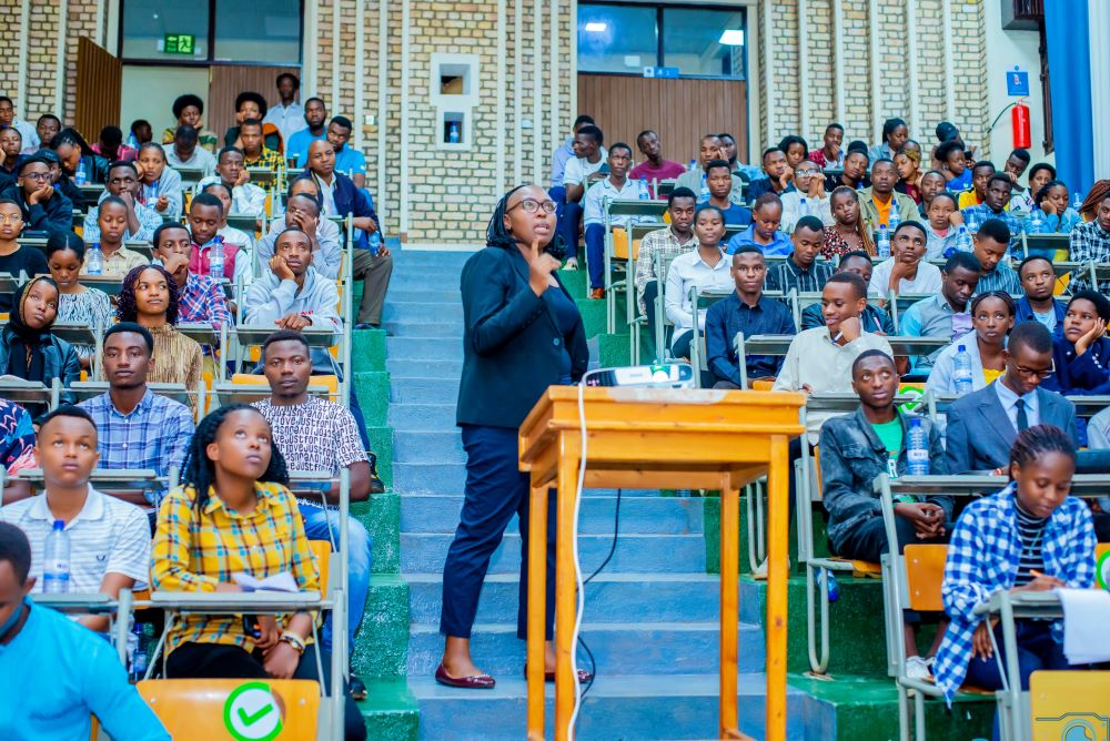 OAZIS Health conducting a workshop for University of Rwanda, Huye Campus students.