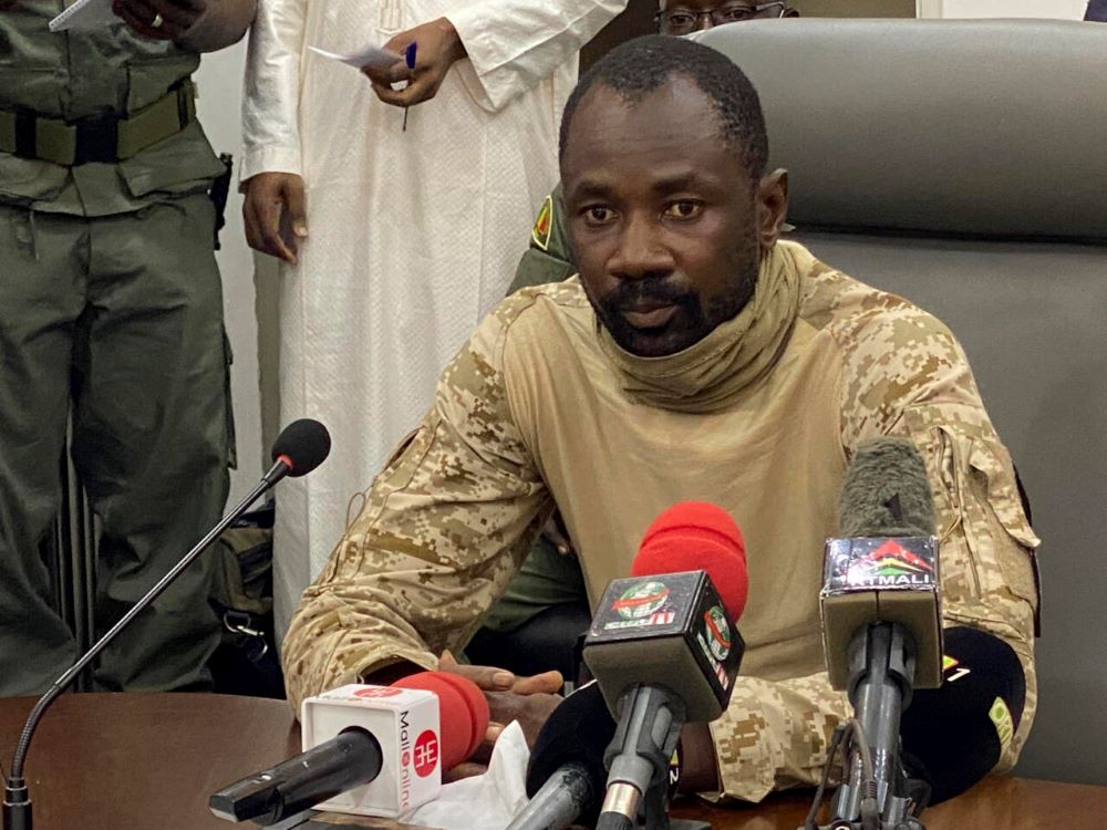 Mali’s military leader, Colonel Assimi Goita has dismissed Prime Minister Choguel Kokalla Maiga and his government.