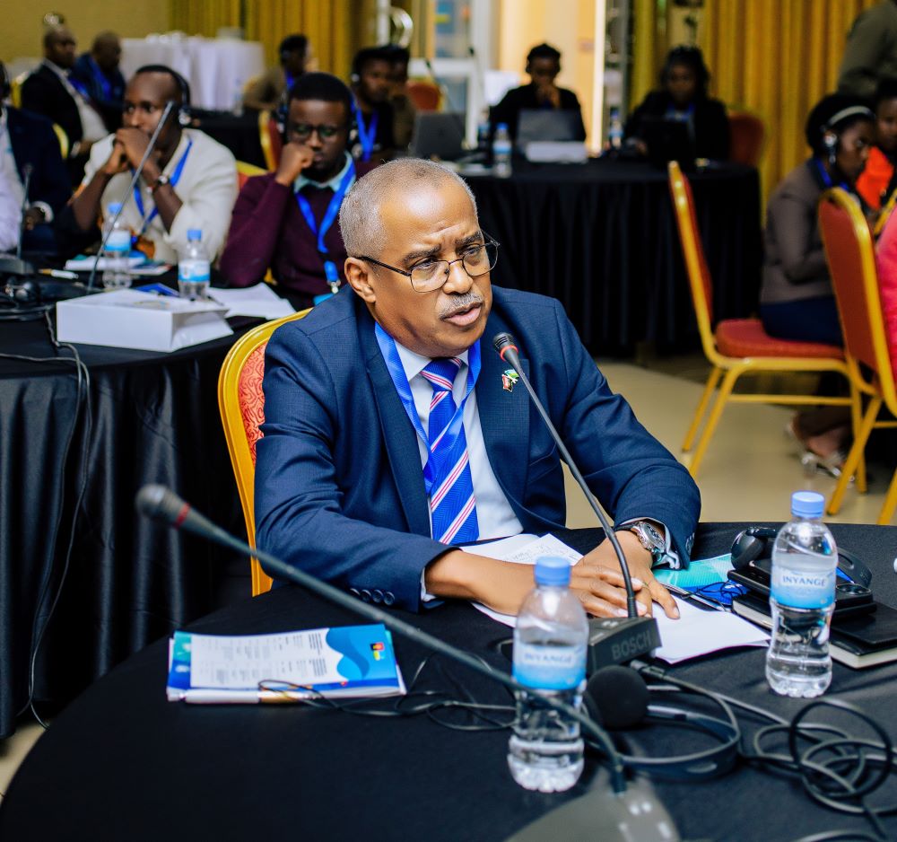 The Ambassador of Angola to Rwanda, H.E. Eduardo Filomeno Octavio, kick started the discussions.