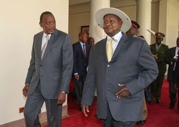 President Uhuru Kenyatta (left) with President Yoweri Museveni at State House, Nairobi, on March 21, 2016. The heads of state held a meeting to deliberate on the construction of the proposed Uganda-Kenya pipeline.