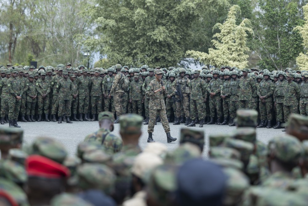 President Kagame addresses RDF soldiers during a past event.