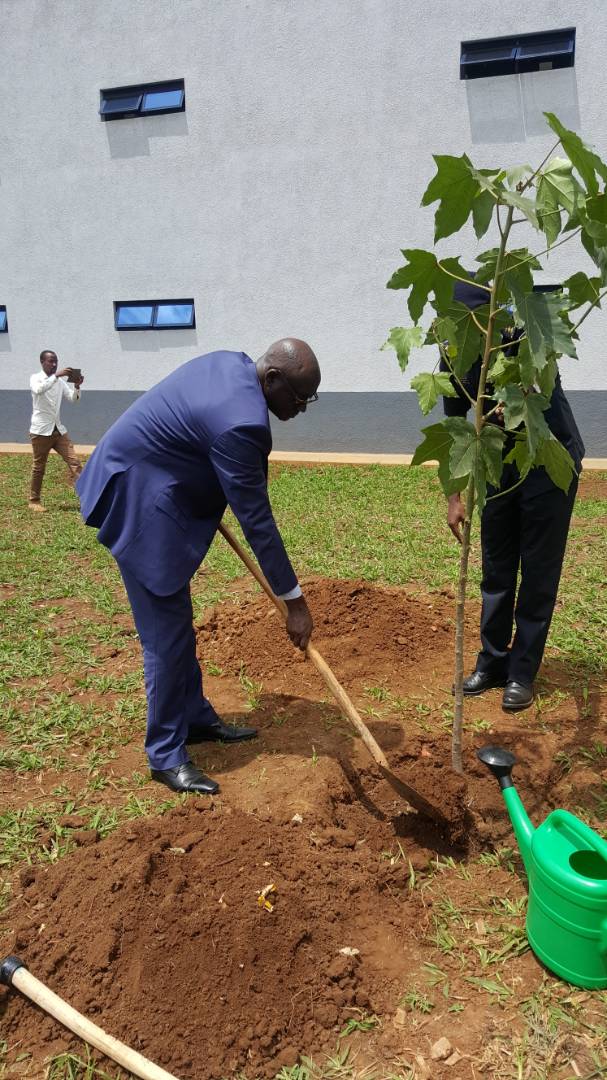 Busingye plants a tree at the inauguration of the hostels