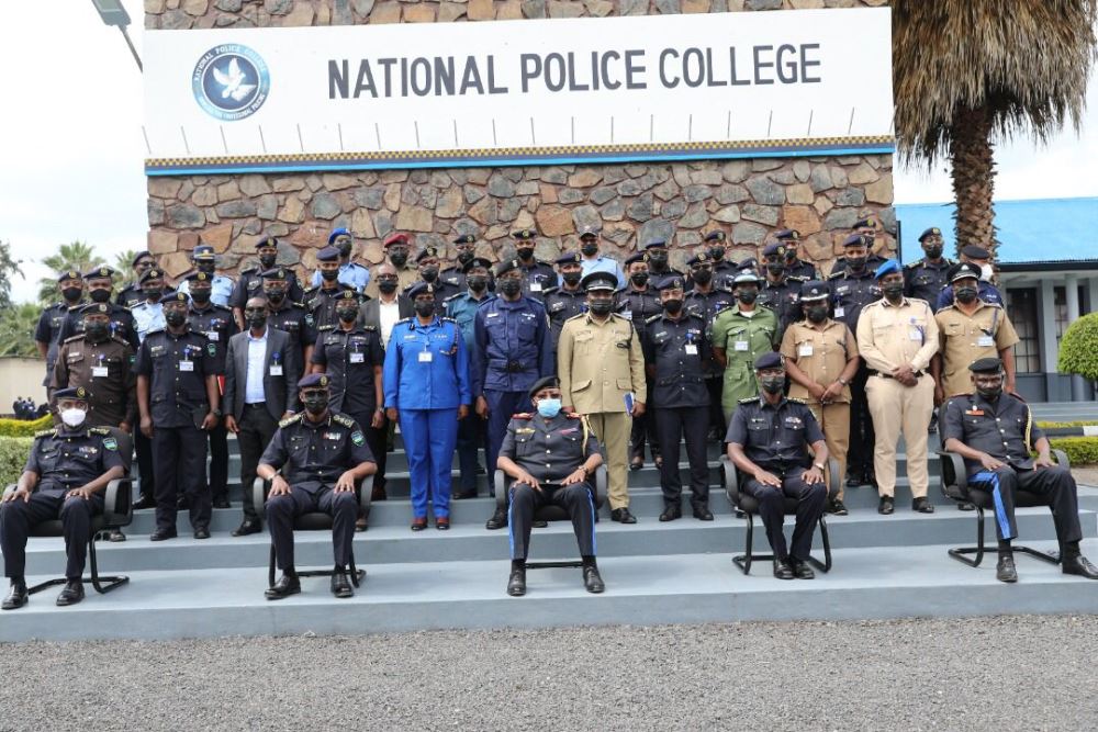 DRC Police Chief and accompanying delegation in a group photo with RNP officers.