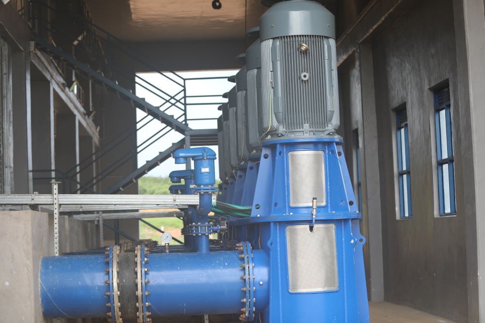 There are pumping stations that distribute water across the cultivable land.