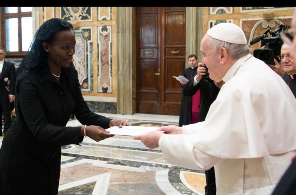 Rwanda’s ambassador in Geneva, Switzerland,   Marie Chantal Rwakazina presenting credential letters to His Holiness Pope Francis as Rwanda's ambassador accredited to Vatican.
