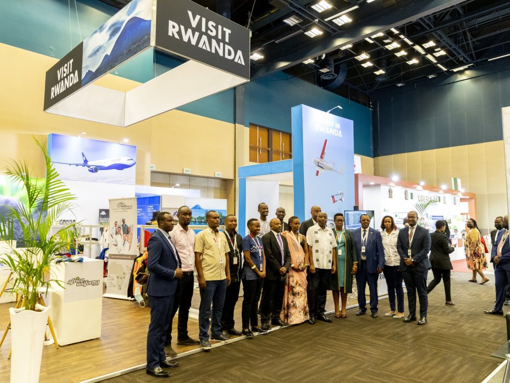 Rwandans participating in the trade fair posing for a photo with Premier Ngirente and accompanying delegation.