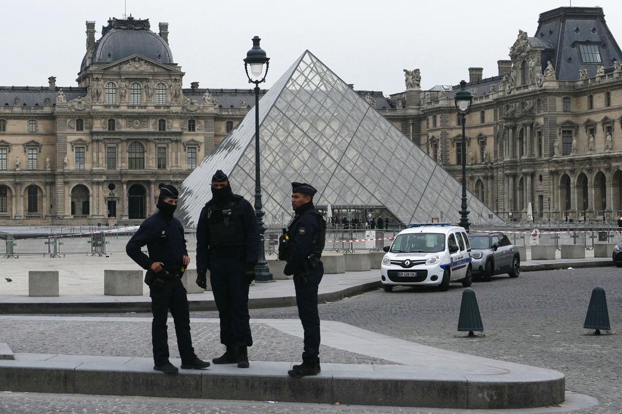 French Interior Minister Laurent Nuñez described the incident as a “major robbery” that lasted just seven minutes.