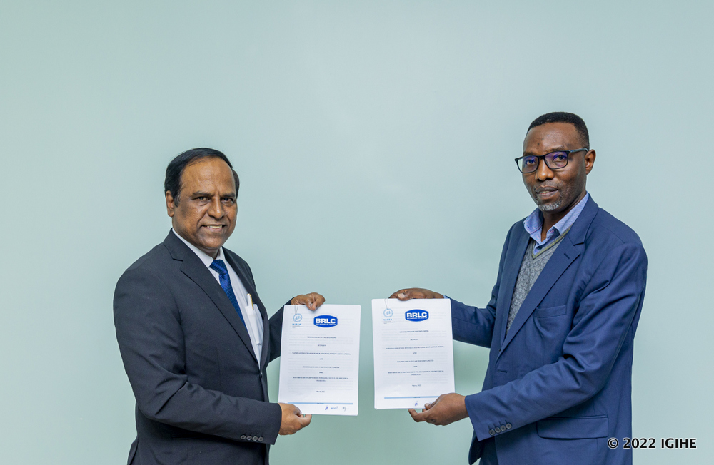 Dr. Rajendran Aanaimuthu exchanging documents with the Director General of NIRDA, Dr. Christian Birame Sekomo. 