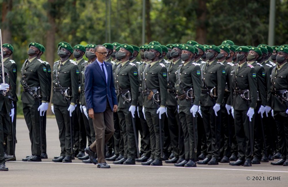 President Paul Kagame has promoted 986 RDF officers.