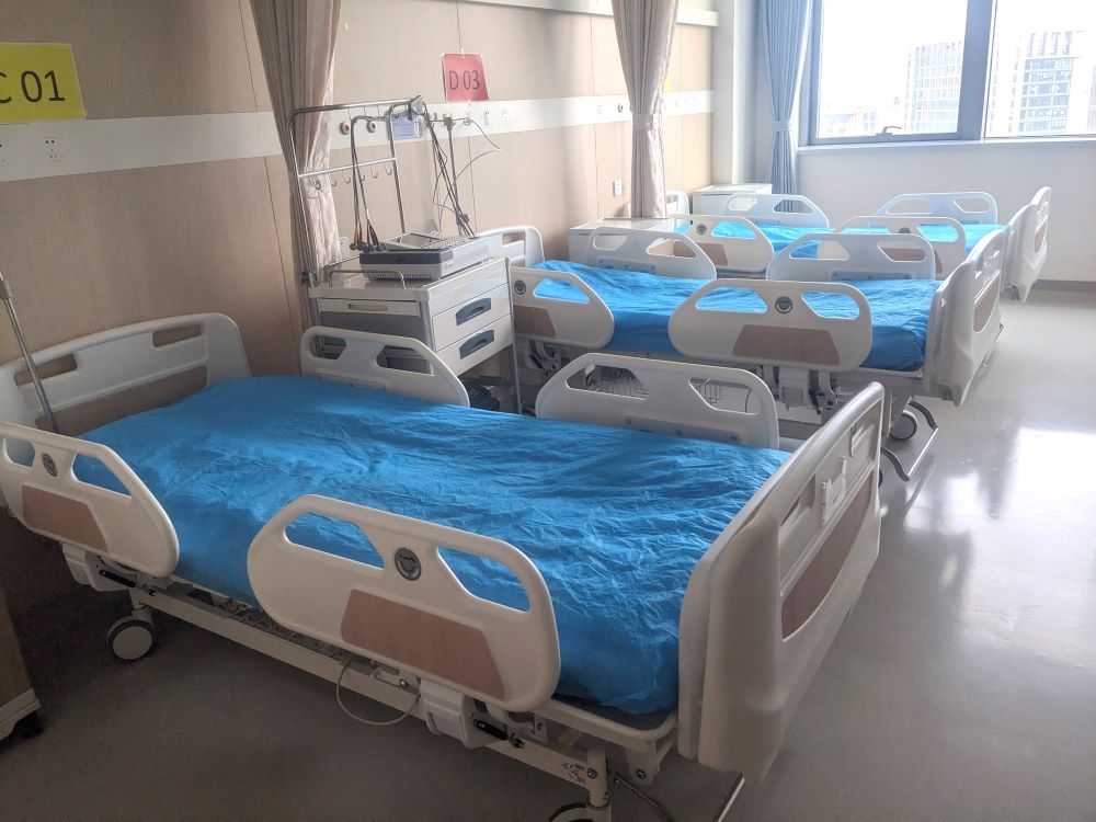 The hospital is designed to accommodate 500 beds with specialized provisions like 75 beds for phase I clinical trials and an additional 24 for quantitative pharmacology.