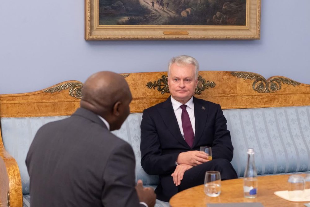 Following the ceremony, President Nausėda and Amb. Dushimimana engaged in discussions focused on enhancing both bilateral and multilateral ties.