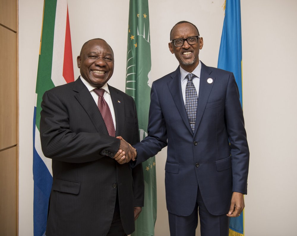 Kagame welcomes Lamaphosa in Village Urugwiro