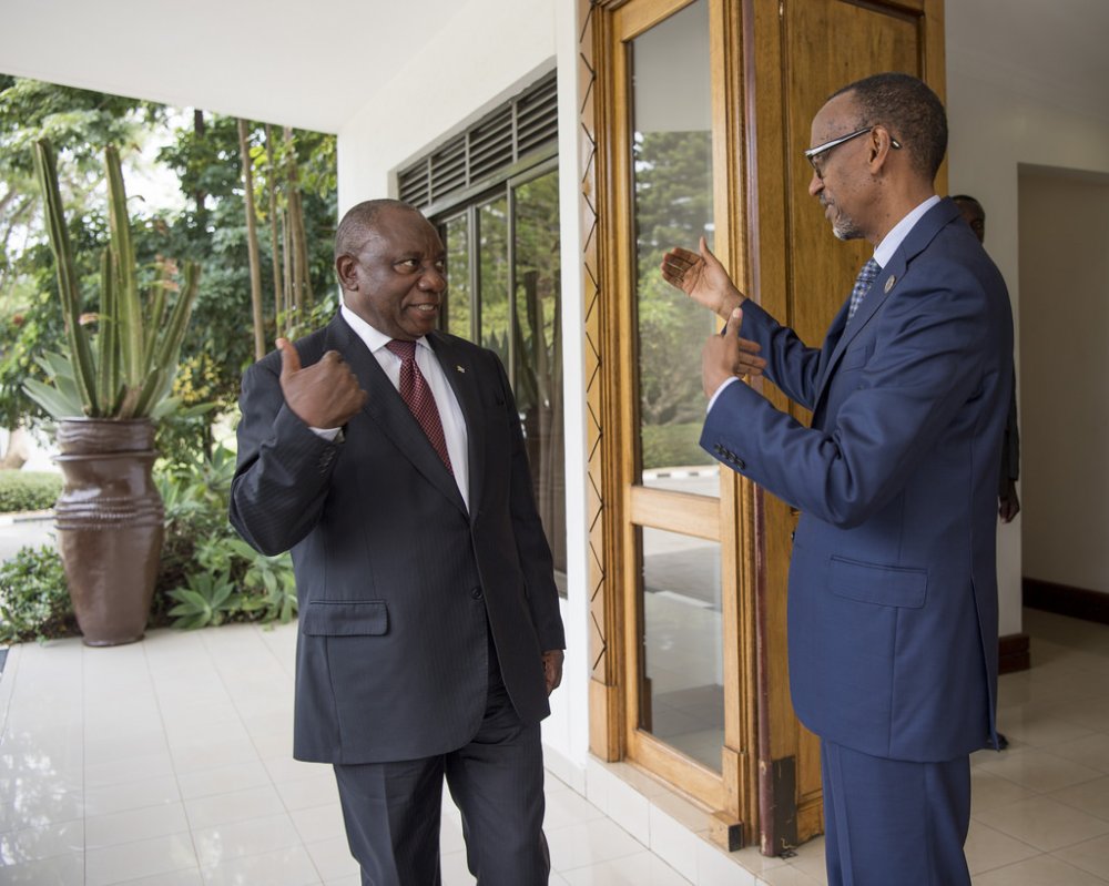 Kagame chats with Lamaphosa yesterday in Village Urugwiro