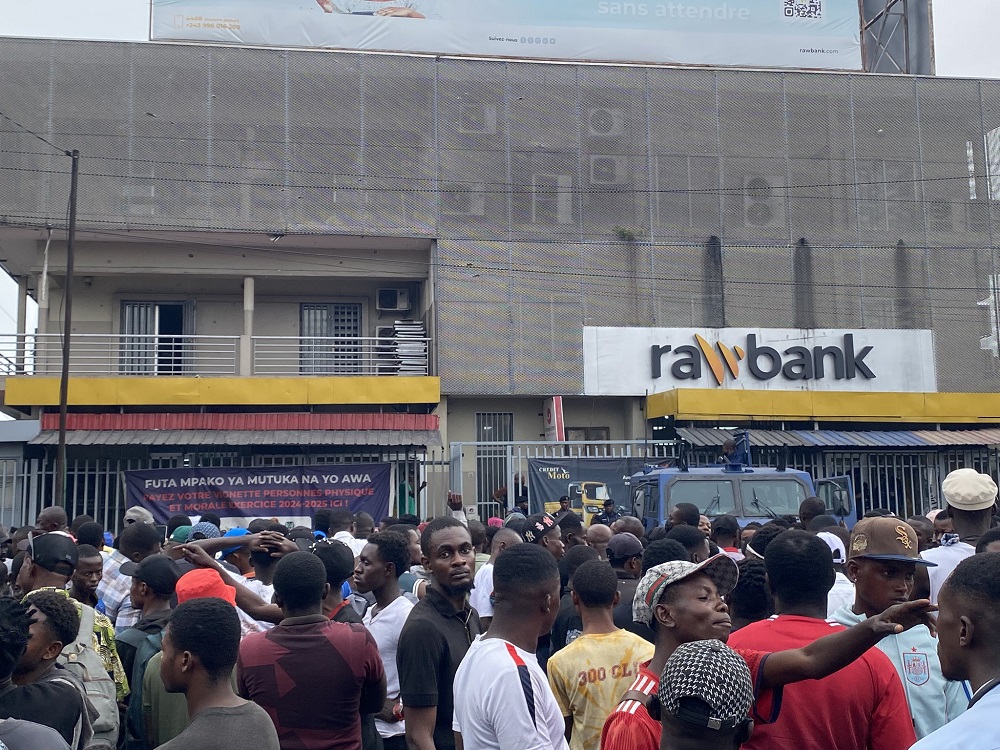 The incident followed an armed robbery on October 16, 2025, at a branch of Rawbank in the Congolese capital.
