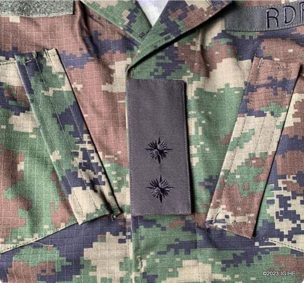 RDF rank insignia are placed at the center of the chest on combat dress. 