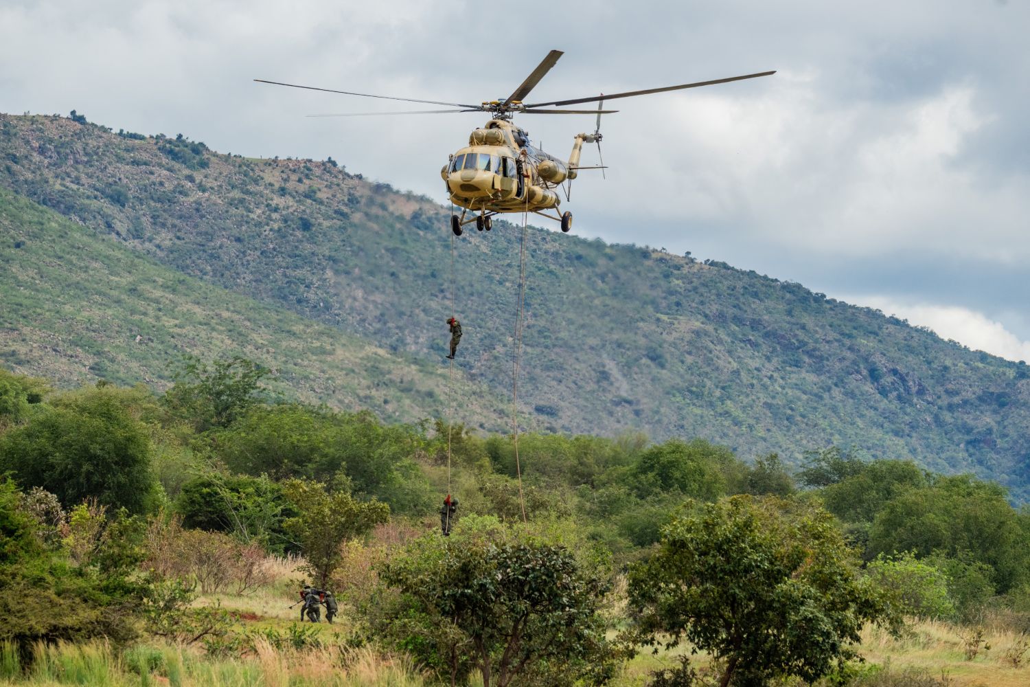 The comprehensive training covered a range of critical subjects, including marksmanship, tactical manoeuvres, command and control, martial arts, physical fitness, and heliborne operations. These competencies are expected to enhance the RDF’s operational capabilities and readiness.