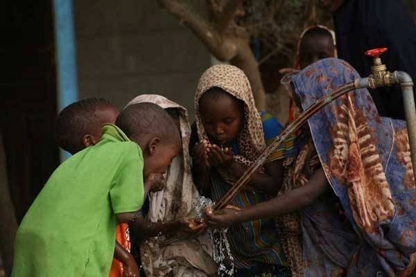 Children quench their thirst on arrival at the Dadaab refugee camp. UN Secretary-General Ban Ki-moon has prevailed upon the Kenyan government not to close the Dadaab camp.