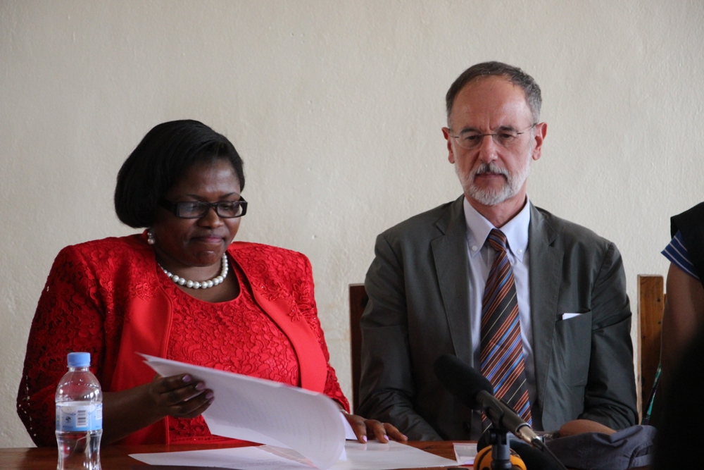The Minister of Disaster Management and Refugees Affairs (MIDIMAR), Jeanne d’Arc de Bonheur and  the Ambassdor of Belgium to Rwanda Benoît Ryelandt  signing the support
