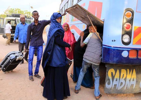 Somali refugees board a bus in Daadab to return to Somalia on June 16, 2016. Nearly 70,000 Somalis in the refugee complex have indicated their willingness to return home soon, UN officials said on Monday.