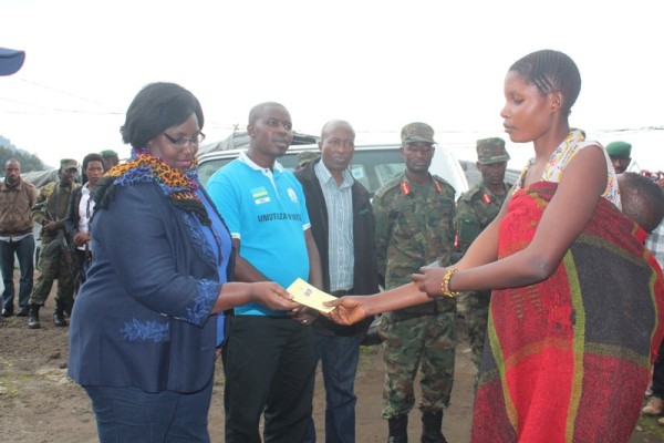 One of repatriated refugees receives her medical insurance