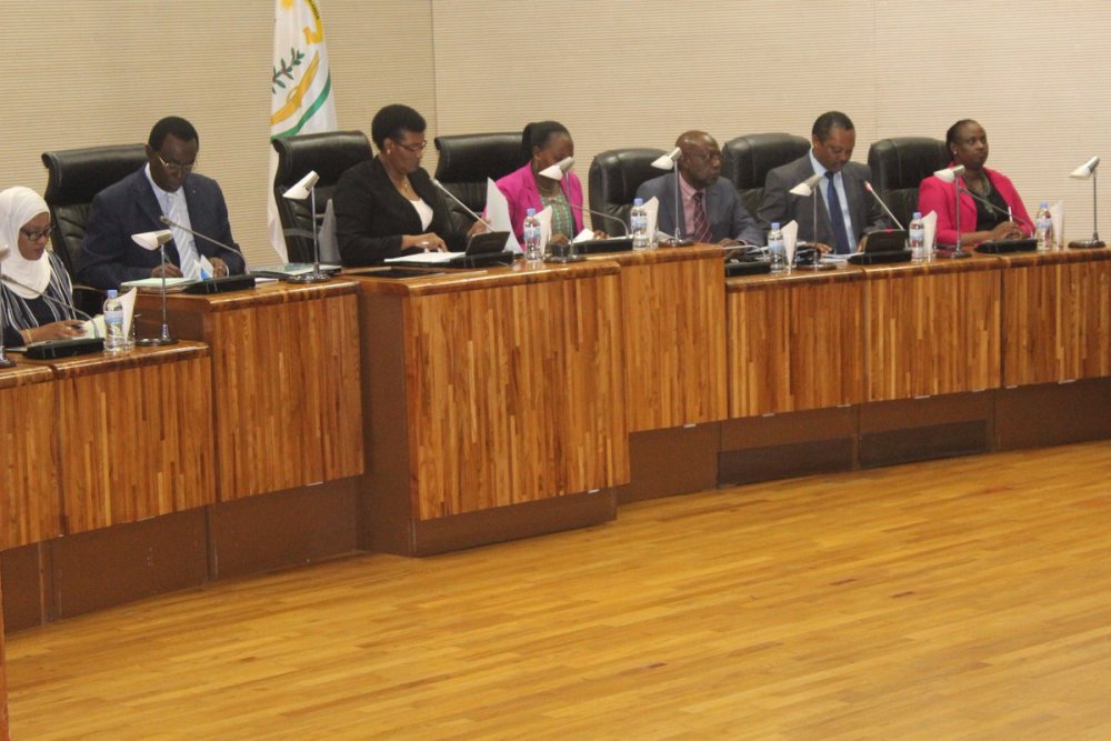 Shyaka (2nd right) presenting the report to parliament