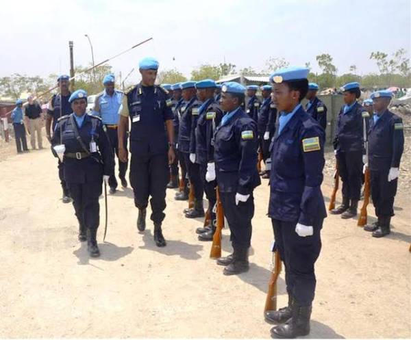 Munyambo inspects a Guard of Honour mounted by Rwanda FPU in South Sudan on Monday
