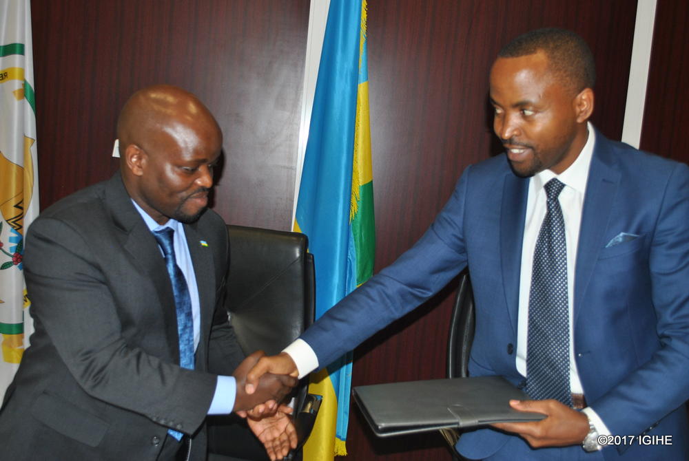 Minister Rurangirwa (R) and Jean Philbert Nsengimana