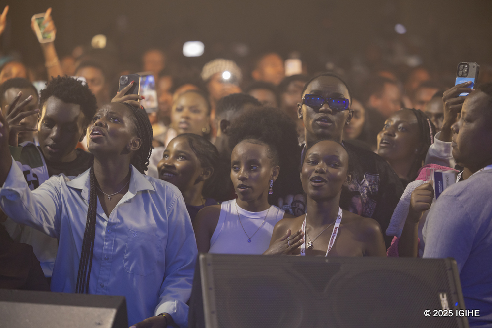 The artists performed mainly love songs that resonated deeply with the young women in the audience.