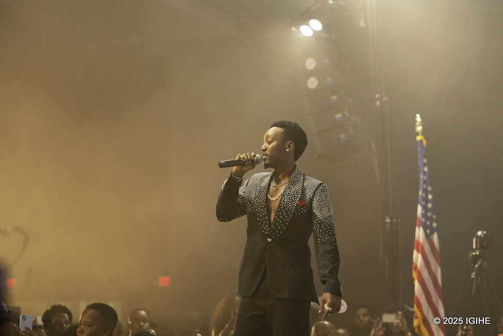Element made a stylish entrance dressed in black. 