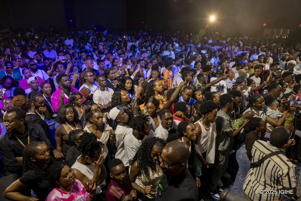 The concert was attended by a large crowd.   