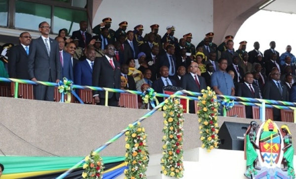 President Paul Kagame (left) attends the inauguration of Tanzania’s new leader John Magufuli in Dar es Salaam, November 5th, 2015.