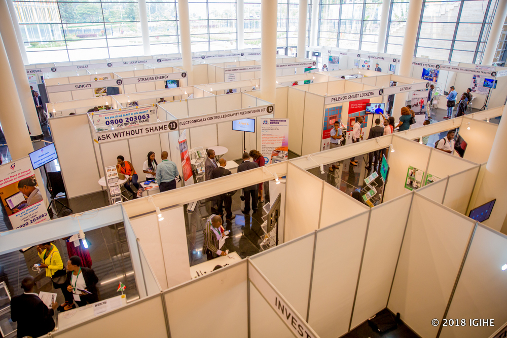 People participating in the innovation exhibition on the sidelines of the summit.
