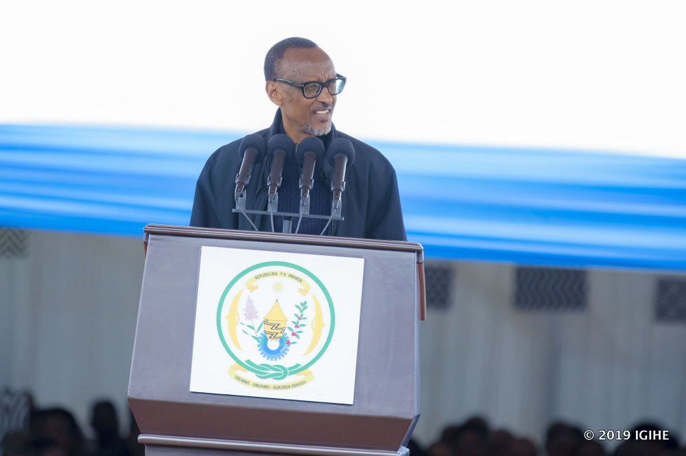 President Paul Kagame has requested leaders to accomplish their duties, while he interacted with residents of Burera district, Northern Province