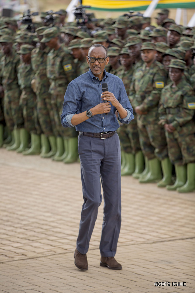 The President urged the youth to seize opportunities to go abroad to get an education