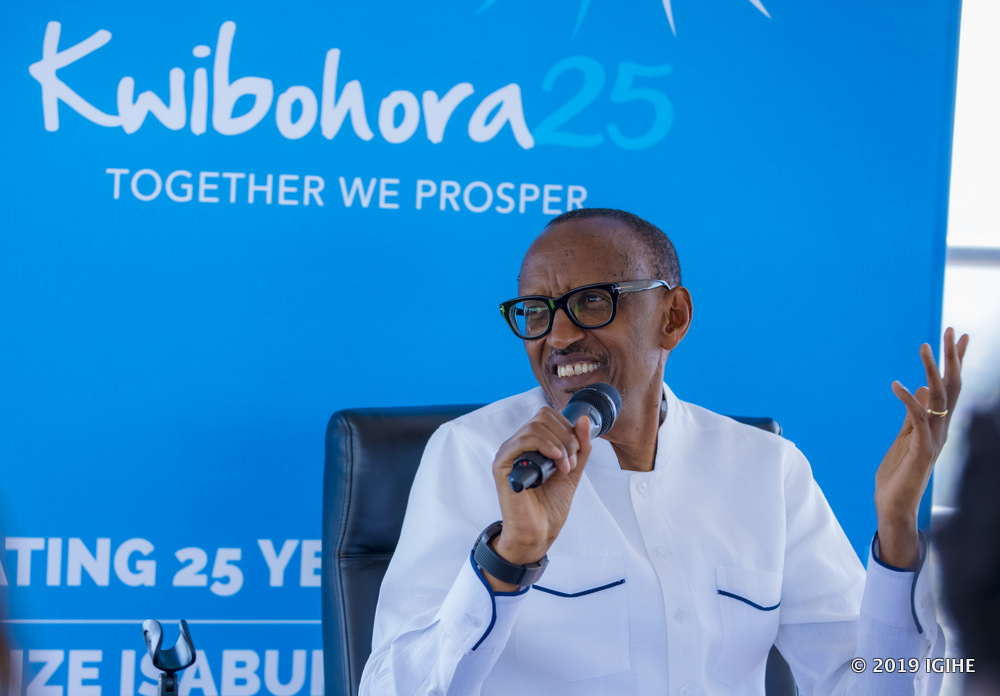 President Kagame also advised the youth to be confident and make the right contribution.