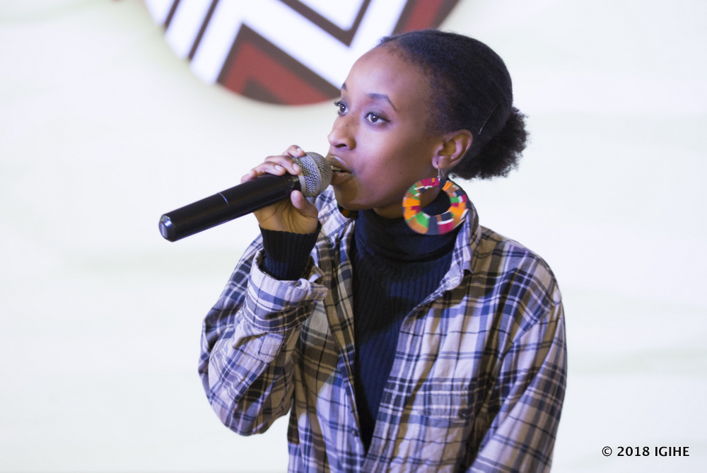 Angel Mutoni performing 'Mama and the city' with Mike Kayihura at the Launch