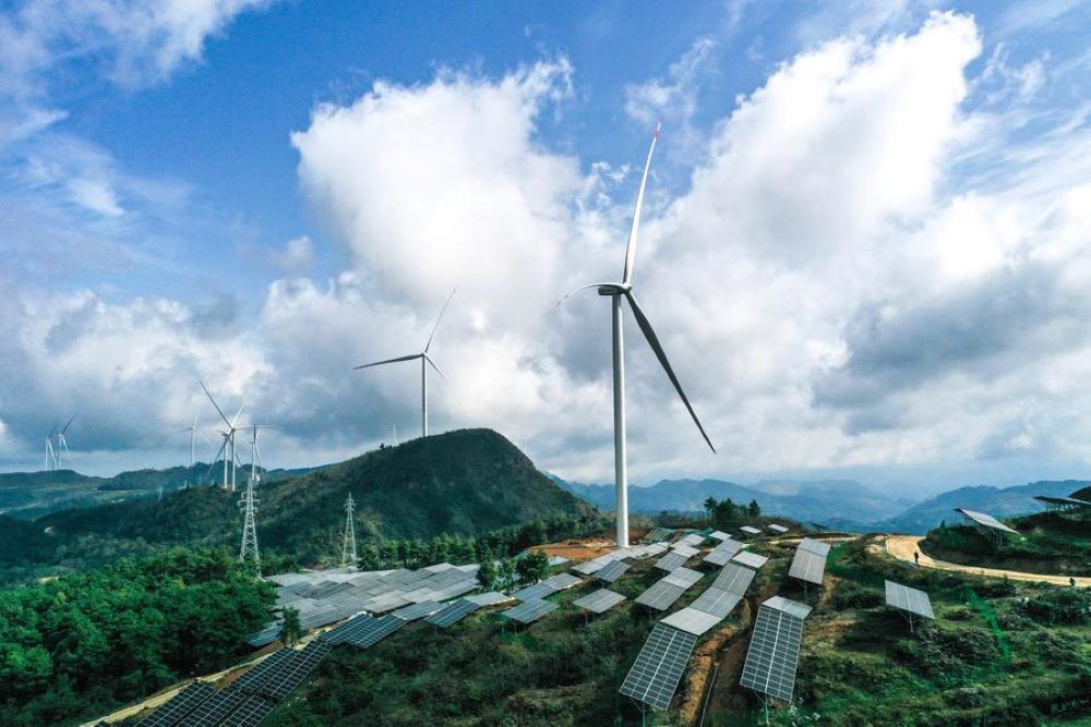 This aerial photo taken on Nov. 16, 2023 shows the Dingdongpo wind power-photovoltaic project in Shiqian County of Tongren City, southwest China's Guizhou Province. (Xinhua/Yang Wenbin)