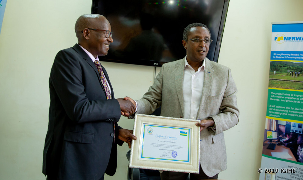 John Ntaganda Semafara receiving the certificate of appreciation from the Minister of Environment, Dr. Vincent Biruta