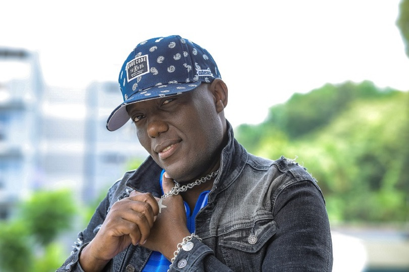 Senderi expresses affection for women in new hit 